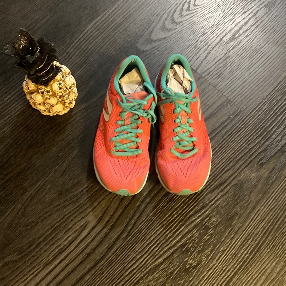 🍍NEWTON SNEAKERS🍍SIZE 8🍍H-2